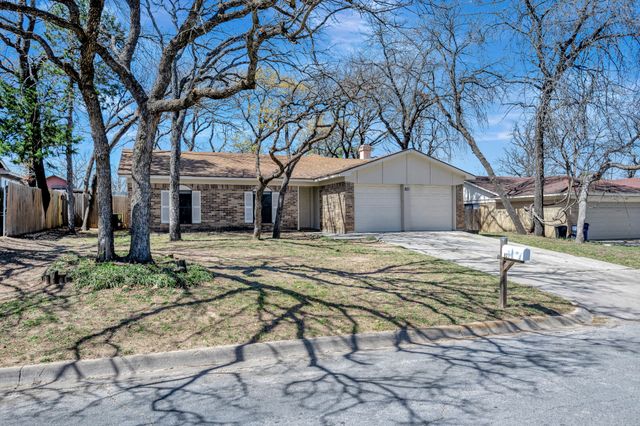 821 Timberoaks Drive, Azle, TX 76020