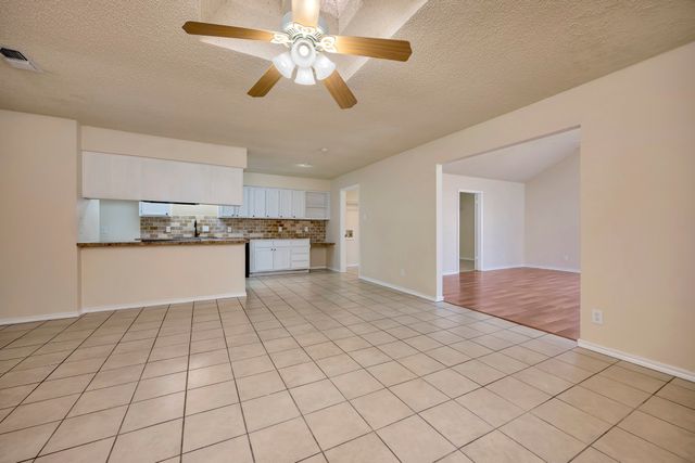 821 Timberoaks Drive, Azle, TX 76020