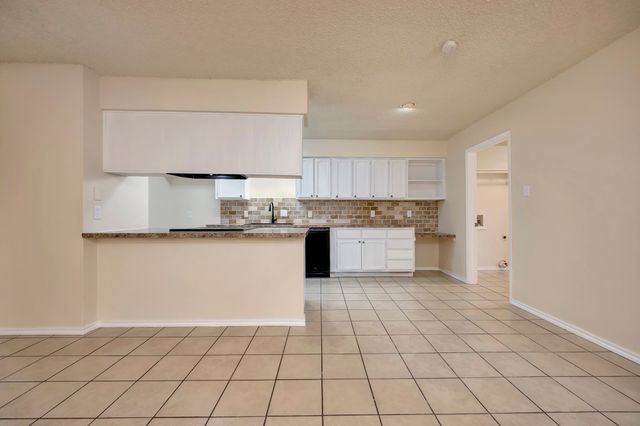 821 Timberoaks Drive, Azle, TX 76020