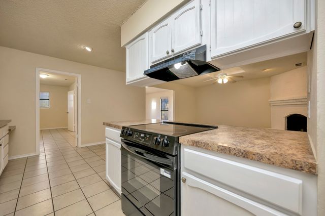 821 Timberoaks Drive, Azle, TX 76020