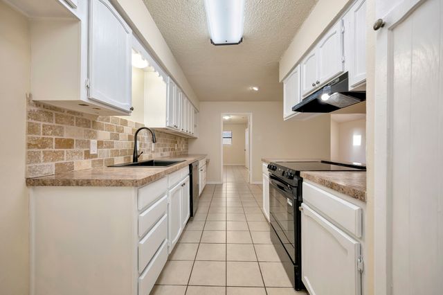 821 Timberoaks Drive, Azle, TX 76020