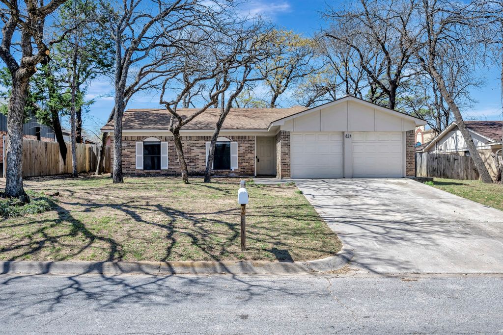 821 Timberoaks Drive, Azle, TX 76020