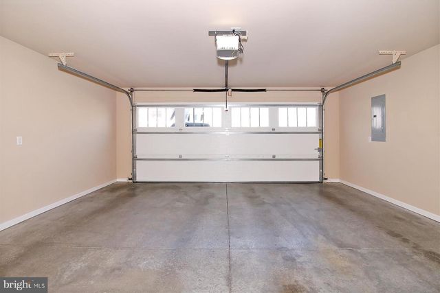 1005 GREAT HALL DR, Lebanon, PA 17042