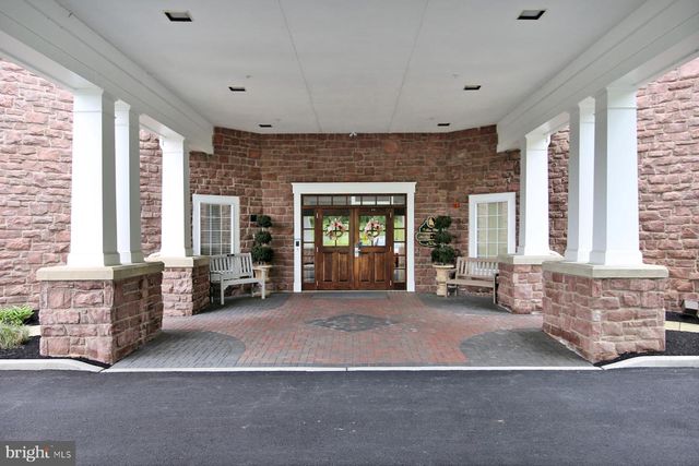 1005 GREAT HALL DR, Lebanon, PA 17042