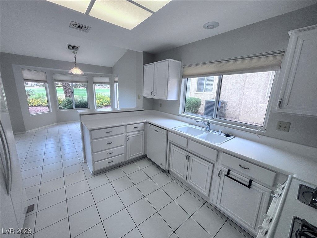 Image 14 of property listing at 9437 EAGLE VALLEY Drive, Las Vegas, NV 89134