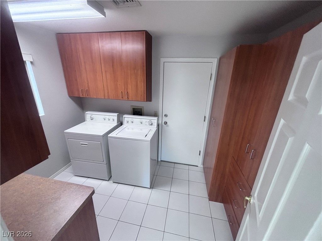 Image 15 of property listing at 9437 EAGLE VALLEY Drive, Las Vegas, NV 89134