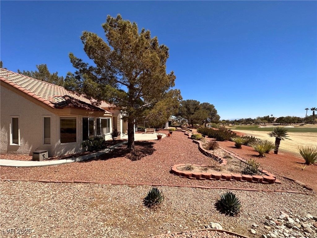 Image 3 of property listing at 9437 EAGLE VALLEY Drive, Las Vegas, NV 89134