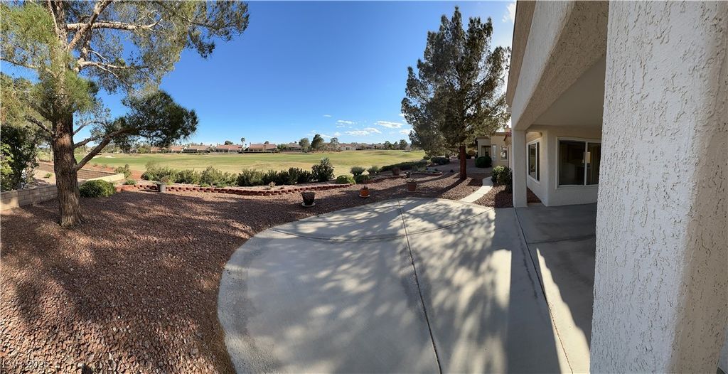 Image 5 of property listing at 9437 EAGLE VALLEY Drive, Las Vegas, NV 89134