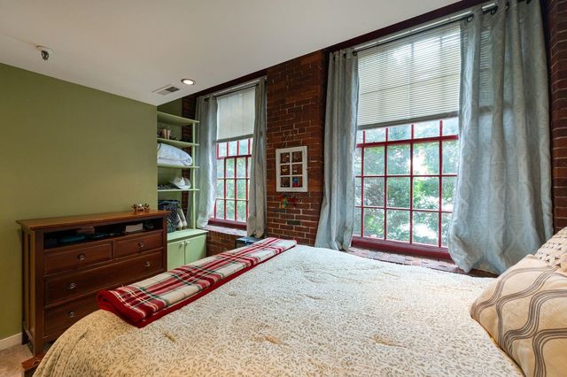 471 Silver St Apt 107, Manchester, NH 03103