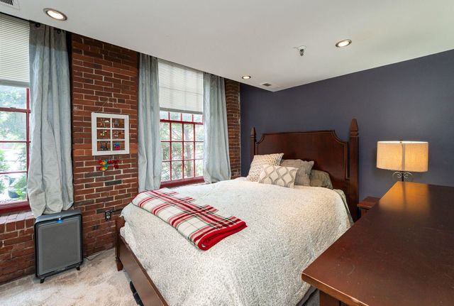 471 Silver St Apt 107, Manchester, NH 03103
