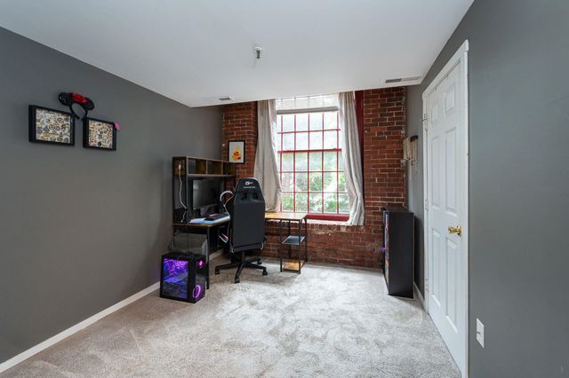 471 Silver St Apt 107, Manchester, NH 03103