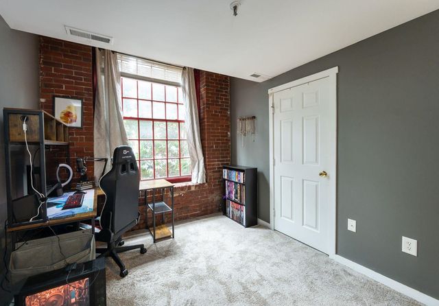 471 Silver St Apt 107, Manchester, NH 03103