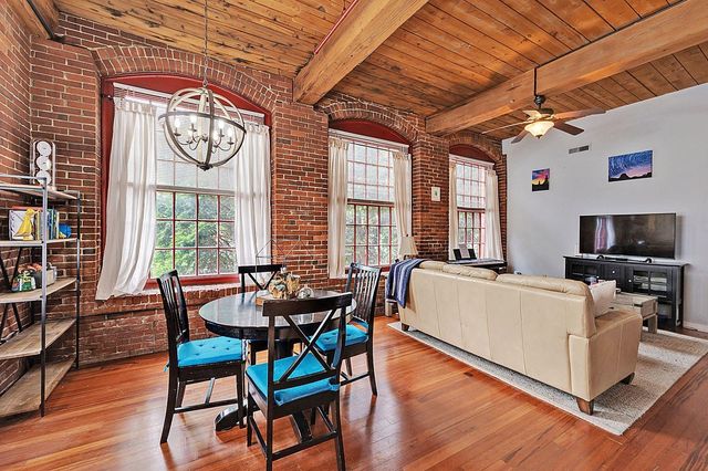 471 Silver St Apt 107, Manchester, NH 03103