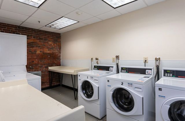 471 Silver St Apt 107, Manchester, NH 03103