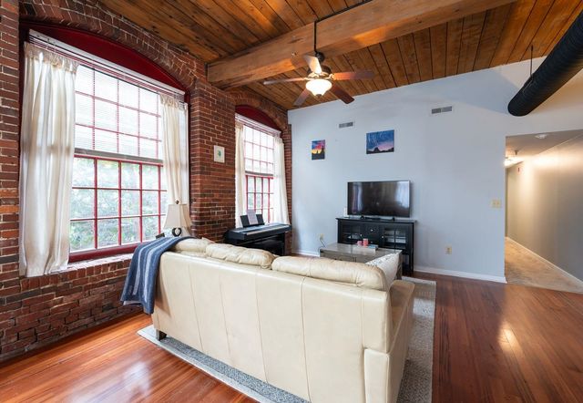 471 Silver St Apt 107, Manchester, NH 03103