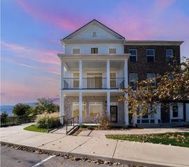 2400A Arden Village Dr, Columbia, TN 38401