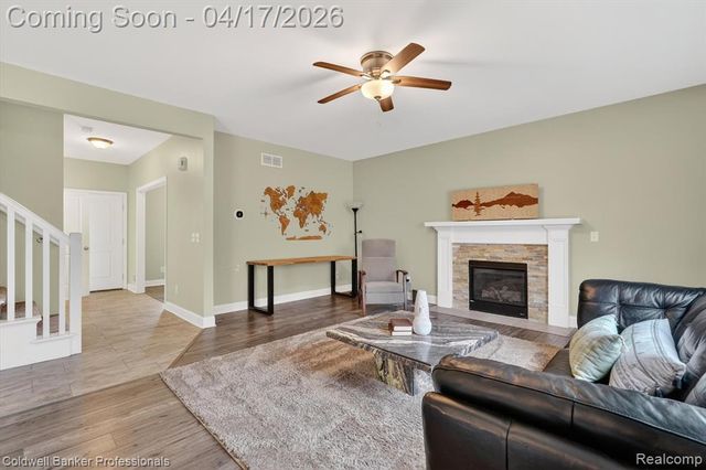 8314 Peninsula Circle, Grand Blanc, MI 48439