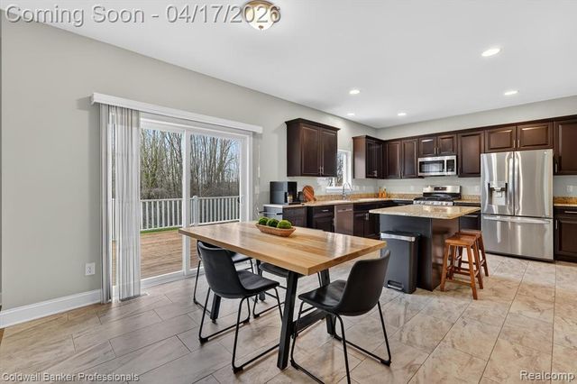8314 Peninsula Circle, Grand Blanc, MI 48439