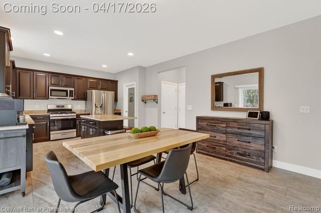 8314 Peninsula Circle, Grand Blanc, MI 48439
