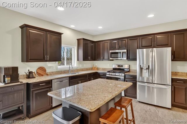8314 Peninsula Circle, Grand Blanc, MI 48439