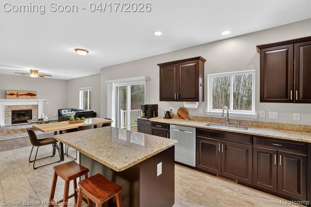 8314 Peninsula Circle, Grand Blanc, MI 48439