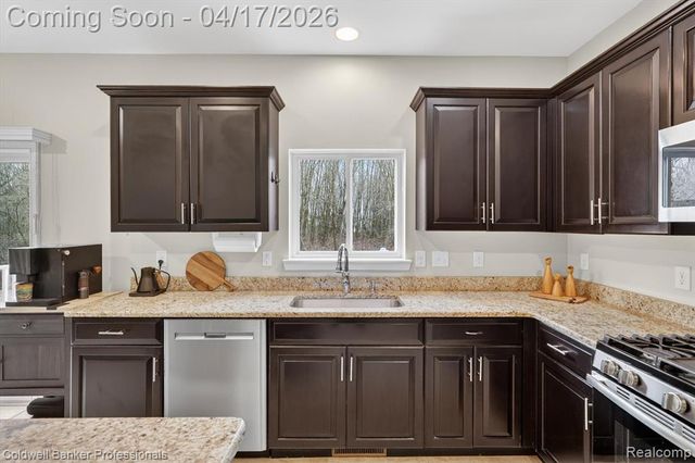 8314 Peninsula Circle, Grand Blanc, MI 48439