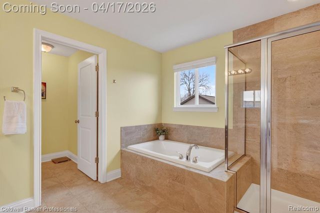 8314 Peninsula Circle, Grand Blanc, MI 48439