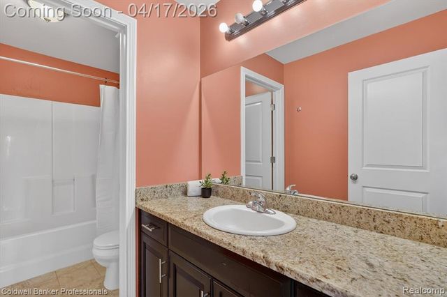 8314 Peninsula Circle, Grand Blanc, MI 48439