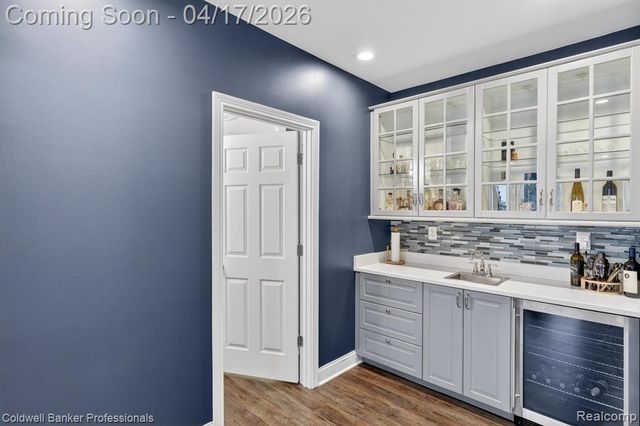 8314 Peninsula Circle, Grand Blanc, MI 48439