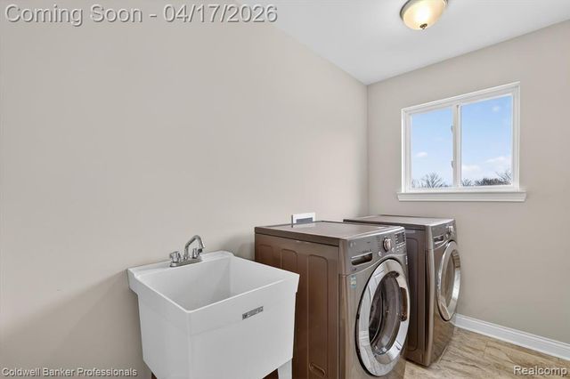 8314 Peninsula Circle, Grand Blanc, MI 48439