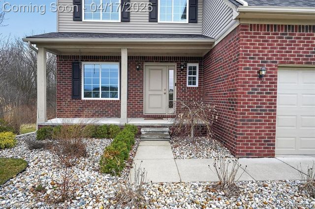 8314 Peninsula Circle, Grand Blanc, MI 48439