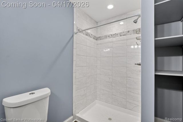 8314 Peninsula Circle, Grand Blanc, MI 48439