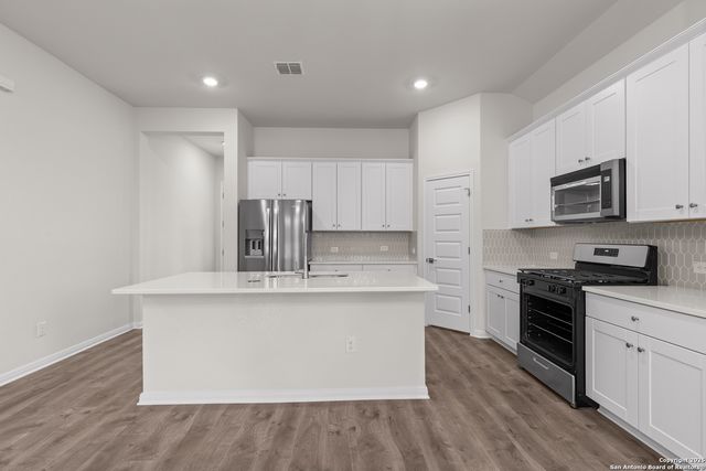 6830 Comanche Post, San Antonio, TX 78233