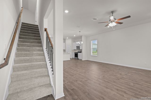 6830 Comanche Post, San Antonio, TX 78233