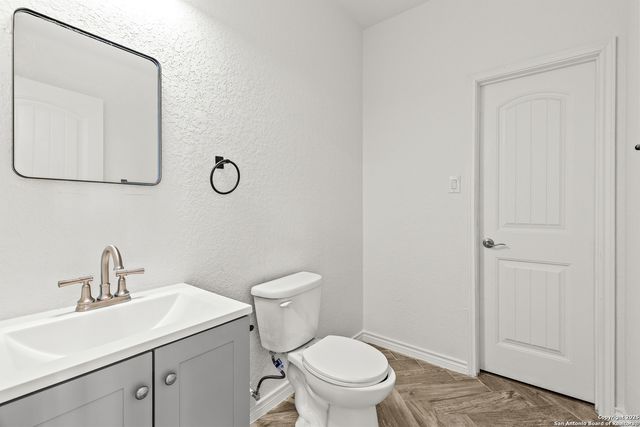 561 Dusty Emerald, Universal City, TX 78148