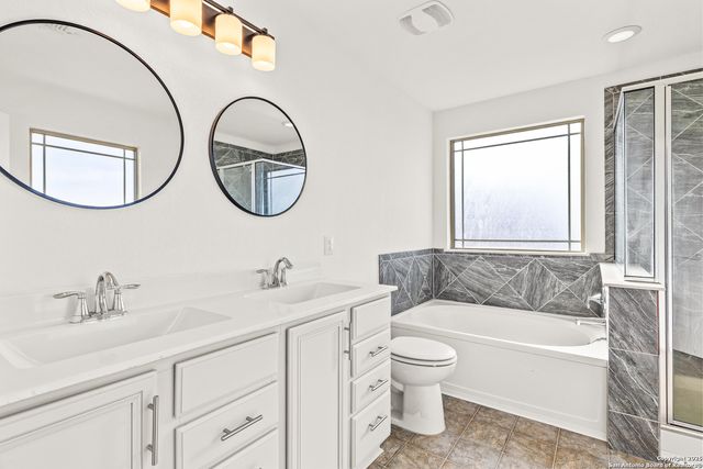 561 Dusty Emerald, Universal City, TX 78148