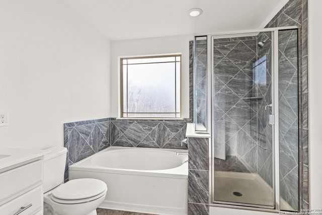 561 Dusty Emerald, Universal City, TX 78148