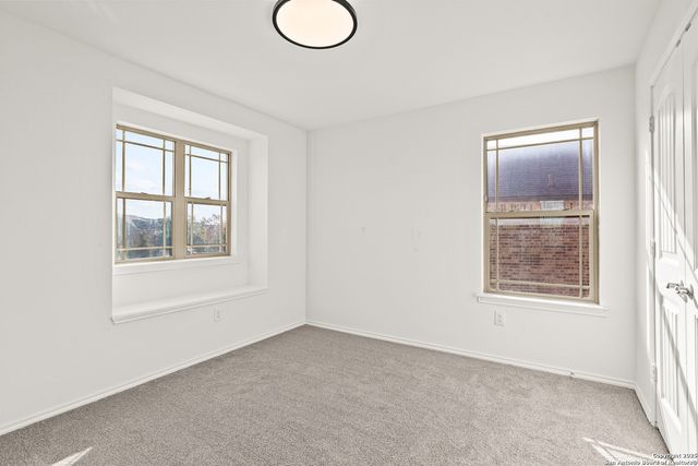 561 Dusty Emerald, Universal City, TX 78148