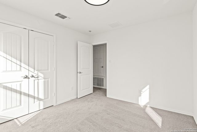 561 Dusty Emerald, Universal City, TX 78148