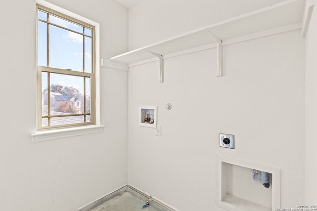 561 Dusty Emerald, Universal City, TX 78148