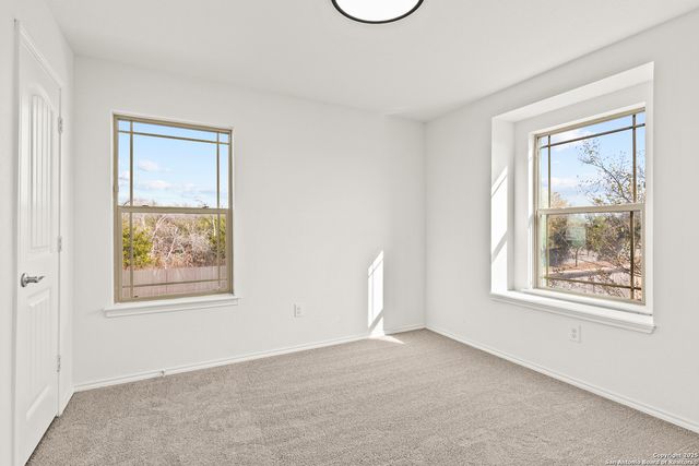 561 Dusty Emerald, Universal City, TX 78148