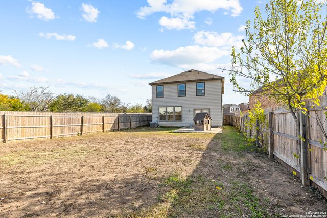561 Dusty Emerald, Universal City, TX 78148