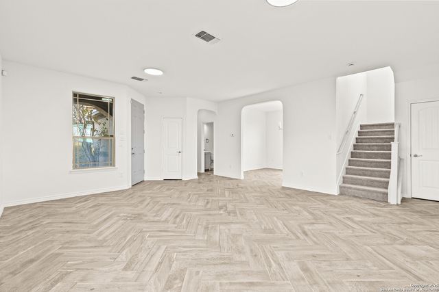 561 Dusty Emerald, Universal City, TX 78148