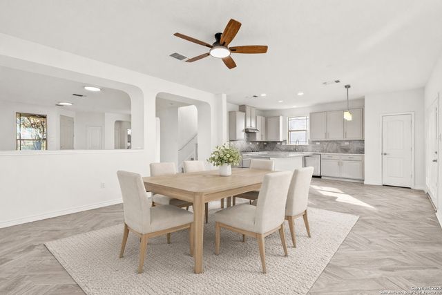 561 Dusty Emerald, Universal City, TX 78148