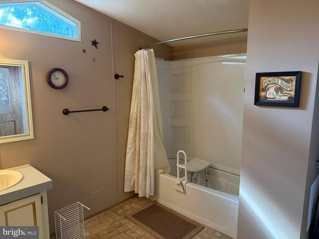 10 S GREEN ACRES CIR, Akron, PA 17501