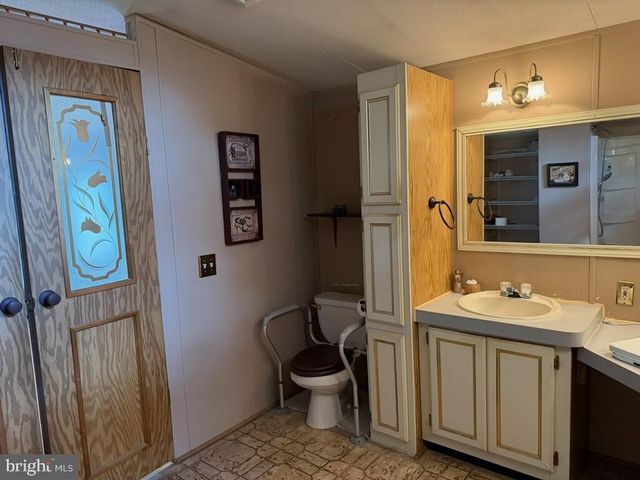 10 S GREEN ACRES CIR, Akron, PA 17501