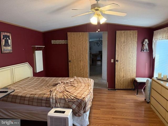 10 S GREEN ACRES CIR, Akron, PA 17501