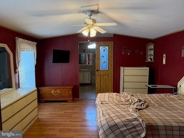 10 S GREEN ACRES CIR, Akron, PA 17501