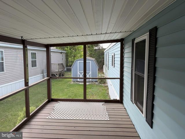 10 S GREEN ACRES CIR, Akron, PA 17501