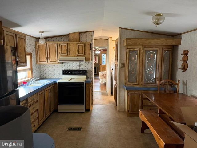 10 S GREEN ACRES CIR, Akron, PA 17501